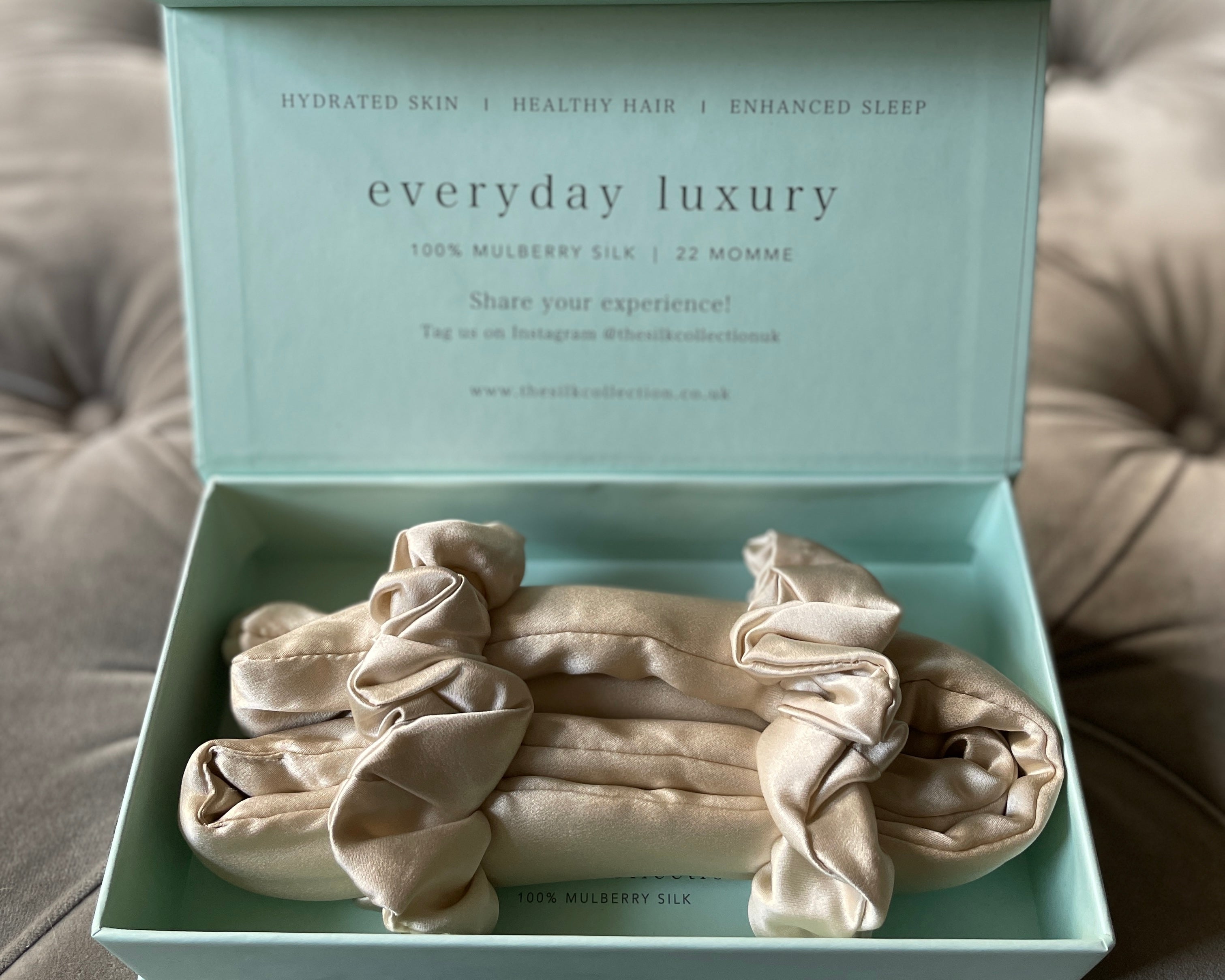 What are silk heatless curlers and how do they work?