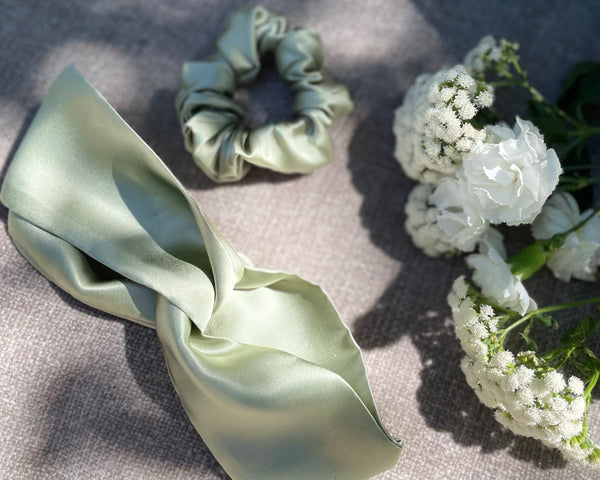 The silk headband: your 2023 must-have hair accessory