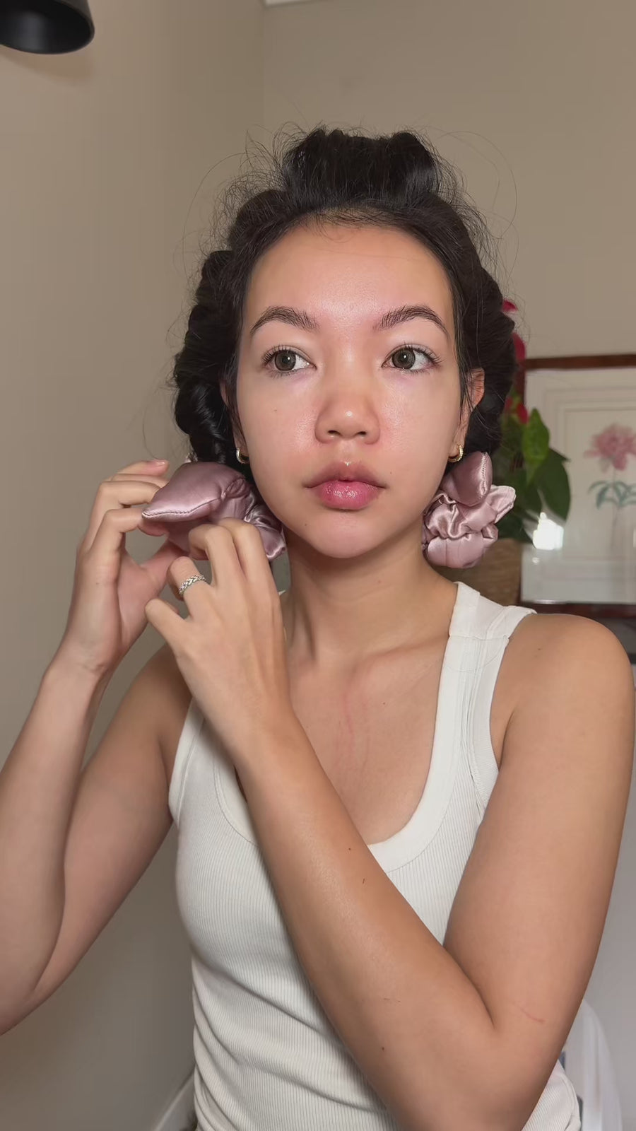 Ploy unwraps the silk heatless curler to reveal soft overnight curls